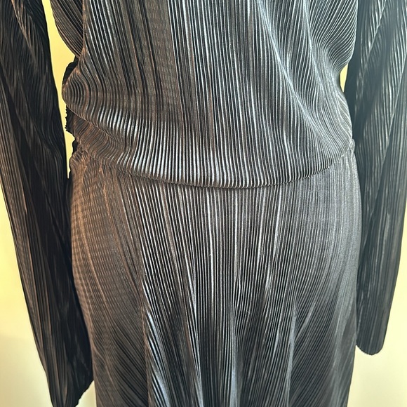 NWT - Boohoo- Women's Black Plisse Plunge Bodycon Midi Dress - Size 16 - Picture 11 of 14